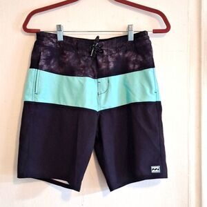 Swim trunks black and mint green colorblock beach shorts for Men's size 28